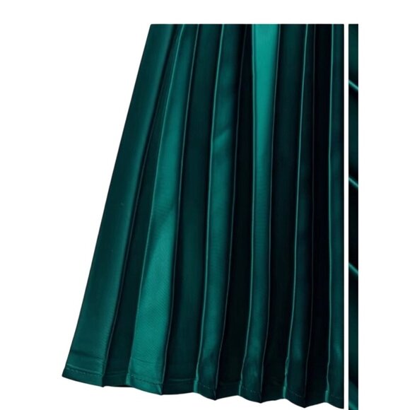Emerald Green Medium Pleated Midi Dress with Knot Front & Spaghetti Straps - Picture 9 of 10